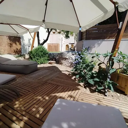 Wild Violet Villa: An Old Vision Of Luxury * Melidhónion