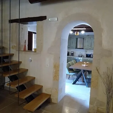 Wild Violet Villa: An Old Vision Of Luxury * Melidhónion